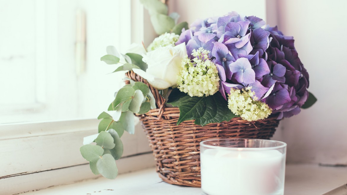 How To Decorate the House with Flowers